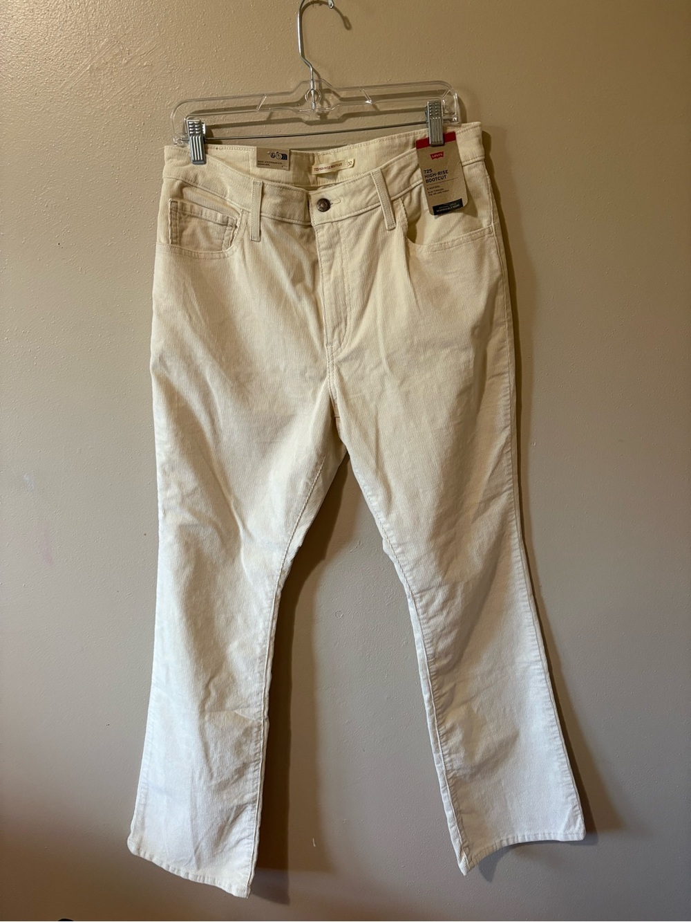 Levi 725 High Rise Bootcut Cream Corduroy Jeans Womens size 32 NWT!!!